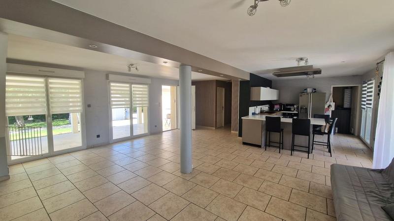 Château - 177 m² - 6 pièces