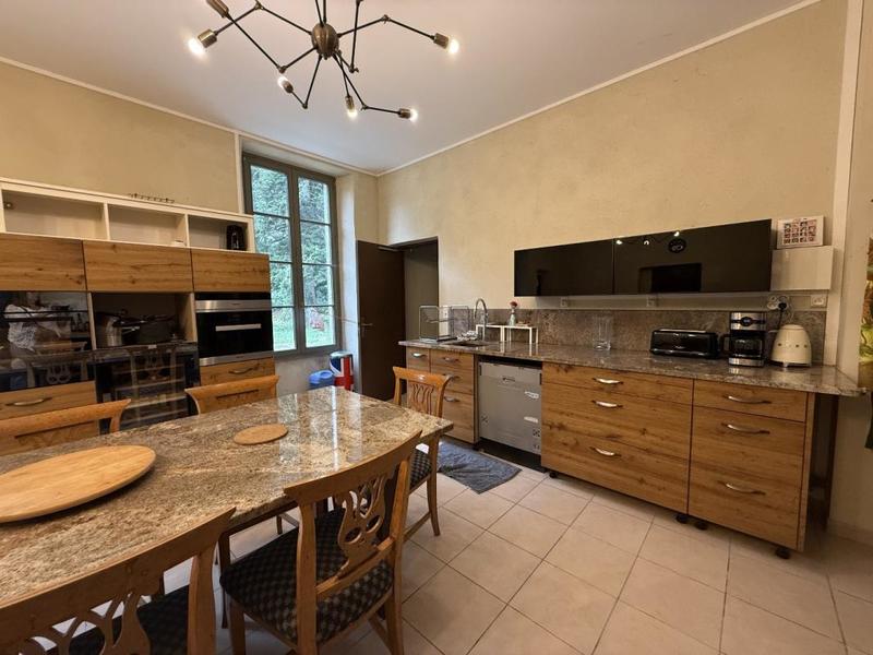 Demeure - 500 m² - 18 pièces