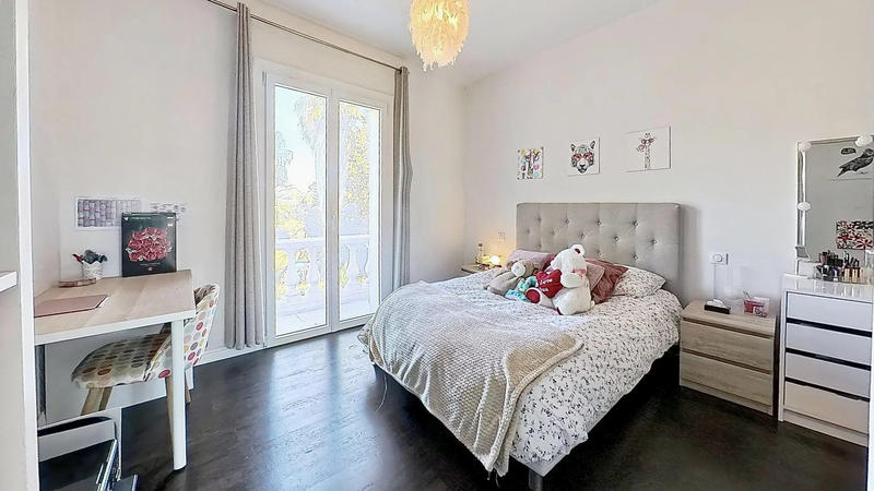 Villa - 223 m² - 8 pièces