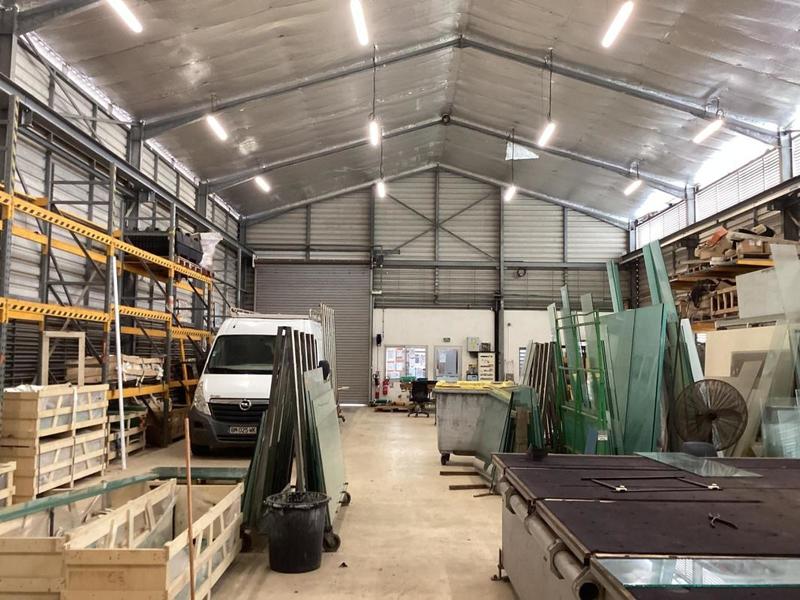 Local commercial - 450 m² - 3 pièces