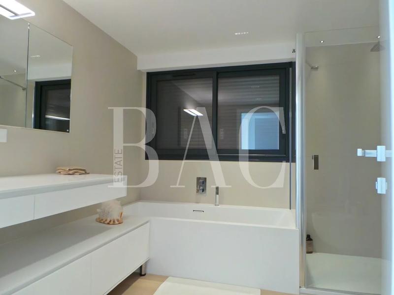 Villa - 250 m² - 8 pièces