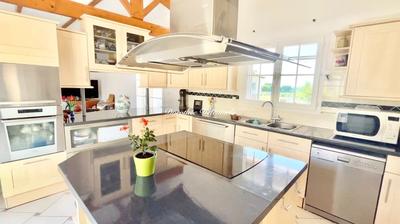 Maison - 408 m² - 10 pièces