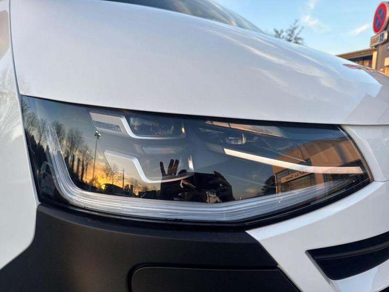 Volkswagen Transporter E Van (64kwh/210kw) L1