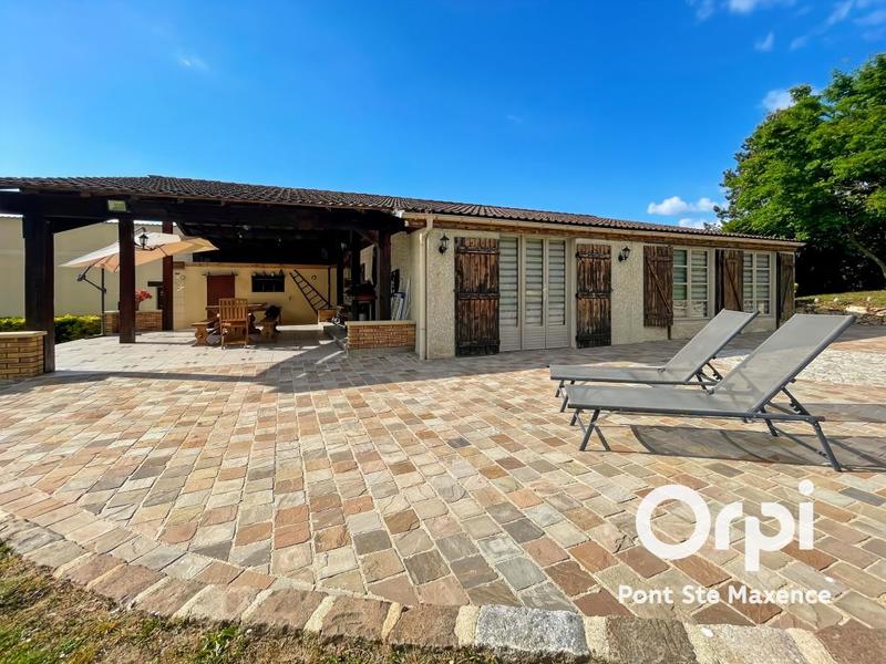 Maison - 218 m² - 6 pièces