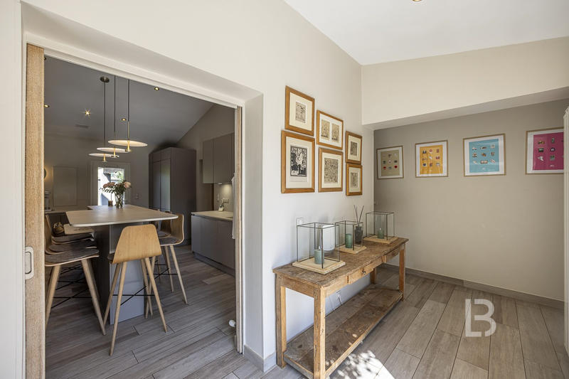 Villa - 245 m² - 9 pièces