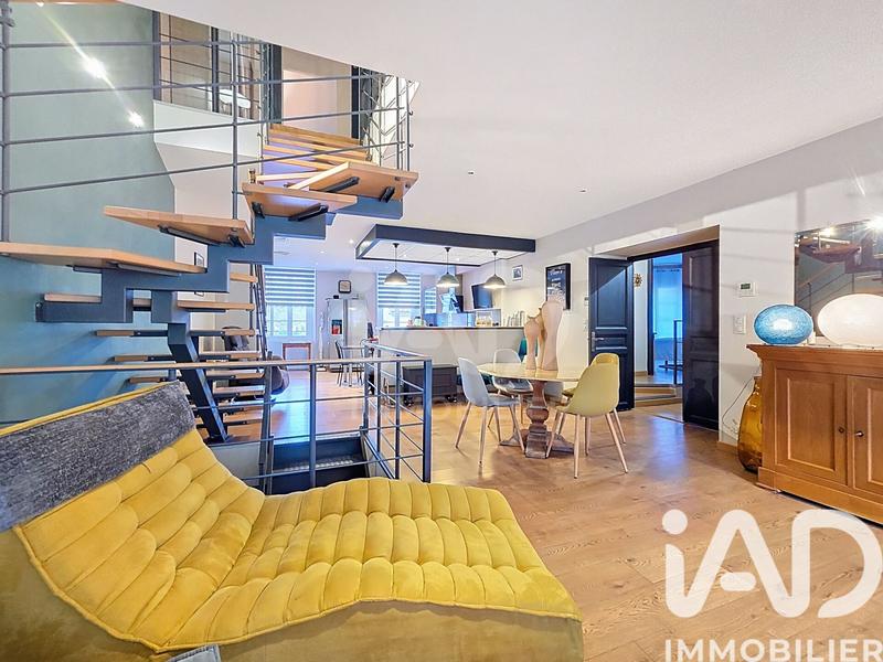 Maison - 250 m² - 8 pièces