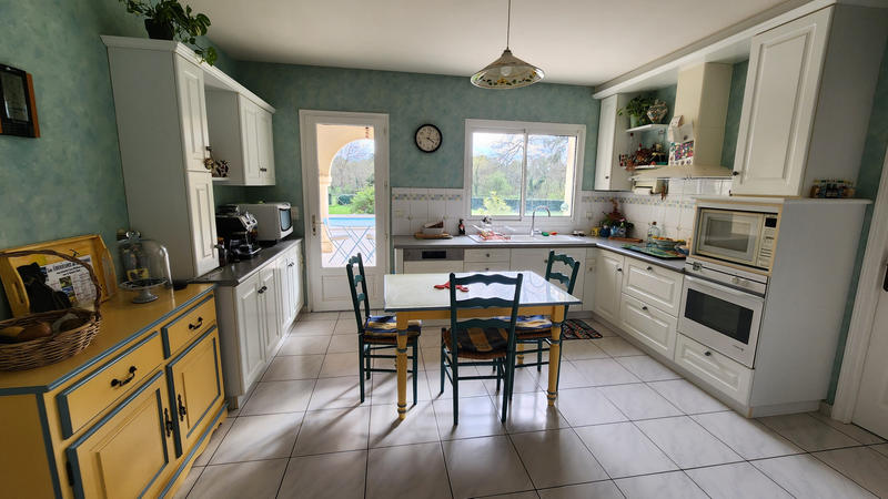 Maison - 218 m² - 8 pièces