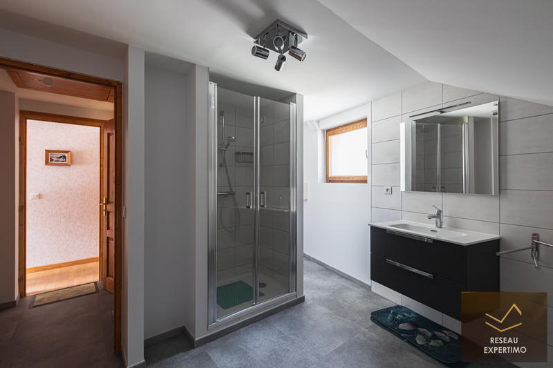 Maison - 244 m² - 7 pièces