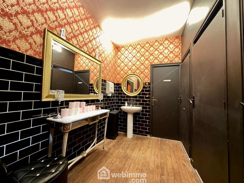 Local commercial - 547 m² - 5 pièces