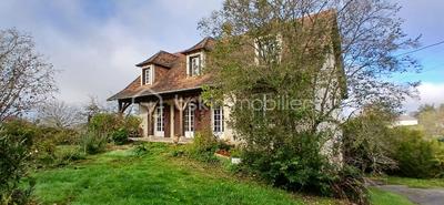 Maison traditionnelle - 130 m² - 8 pièces