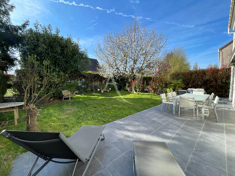 Maison - 215 m² - 8 pièces