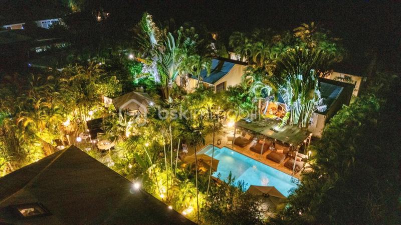 Propriété - 256 m² - 14 pièces