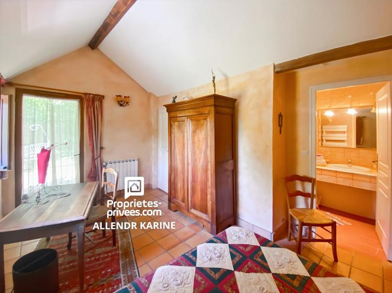 Maison - 220 m² - 11 pièces