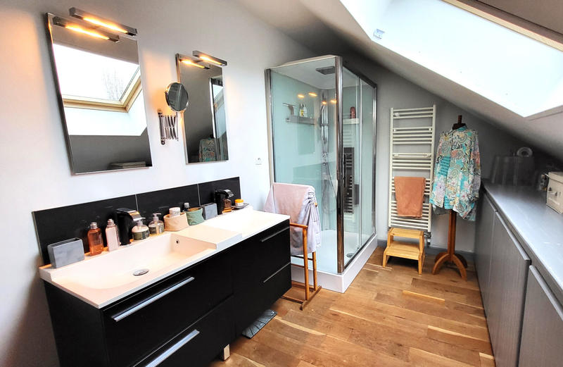 Maison - 245 m² - 11 pièces