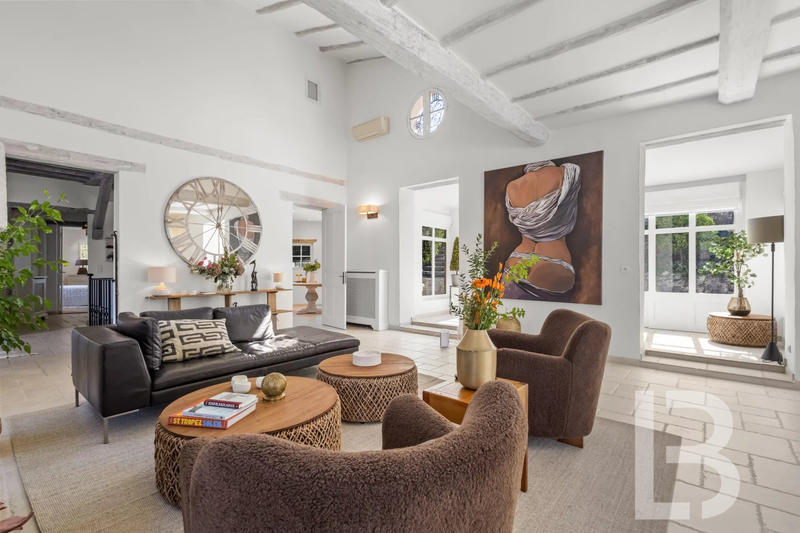 Maison - 451 m² - 15 pièces