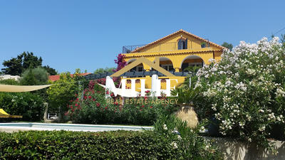 Villa - 245 m² - 7 pièces