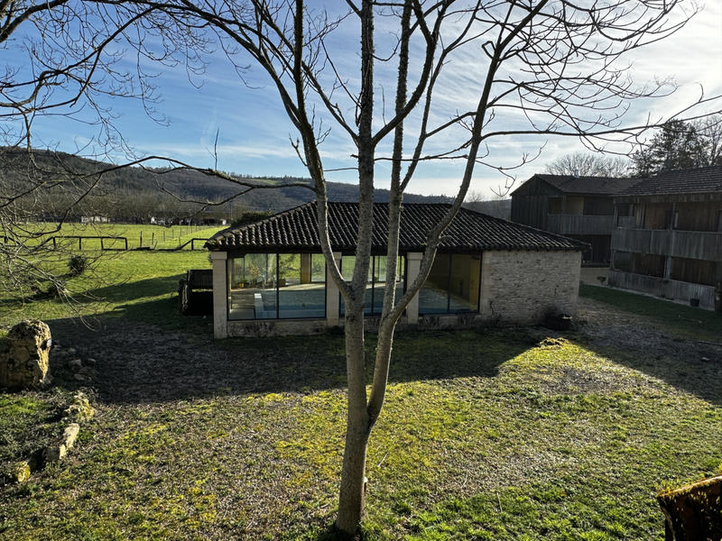 Propriété - 2 135 m² - 52 pièces