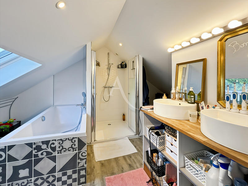 Maison - 137 m² - 6 pièces