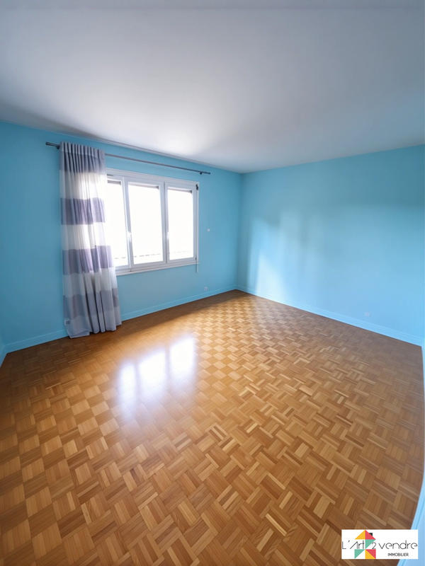 Appartement - 82 m² - 4 pièces