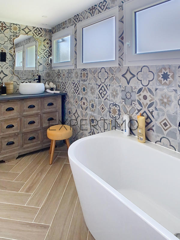 Maison - 218 m² - 9 pièces