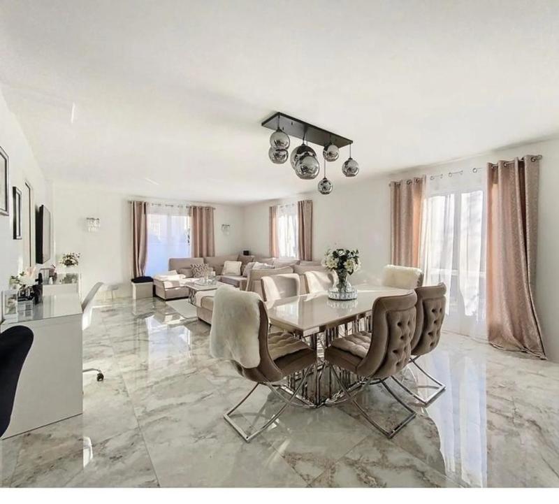 Maison - 200 m² - 6 pièces