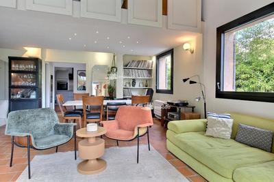 Maison - 222 m² - 8 pièces