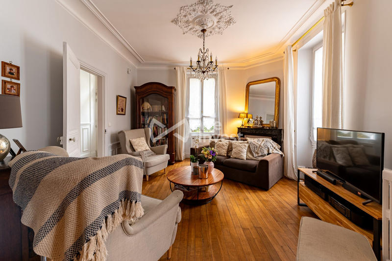 Maison - 195 m² - 9 pièces