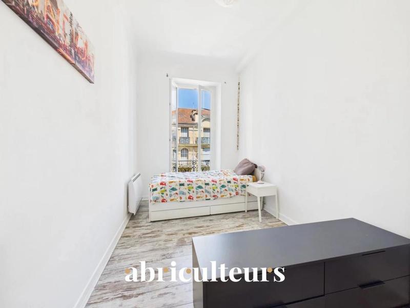 Appartement ancien - 88 m² - 4 pièces