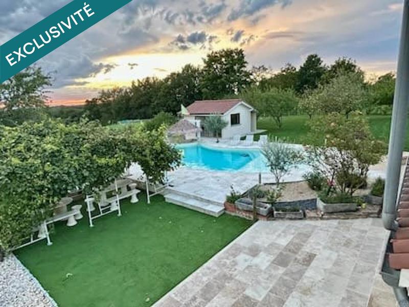 Maison - 290 m² - 9 pièces