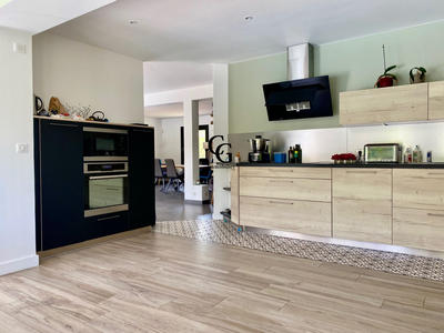 Maison - 180 m² - 7 pièces