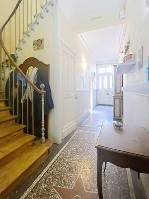 Maison - 216 m² - 9 pièces