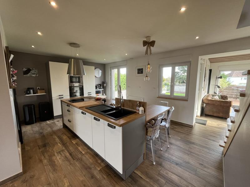 Maison - 137 m² - 6 pièces