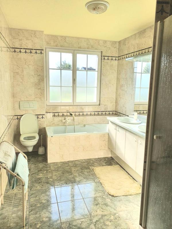 Maison - 230 m² - 8 pièces