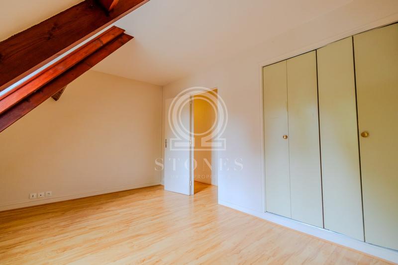 Maison traditionnelle - 158 m² - 6 pièces