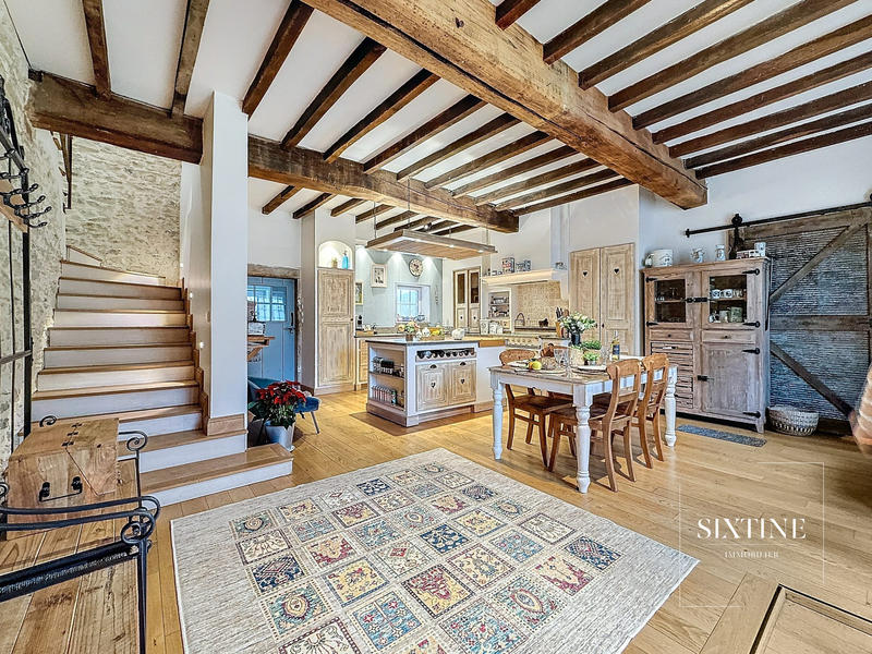 Maison ancienne - 692 m² - 16 pièces