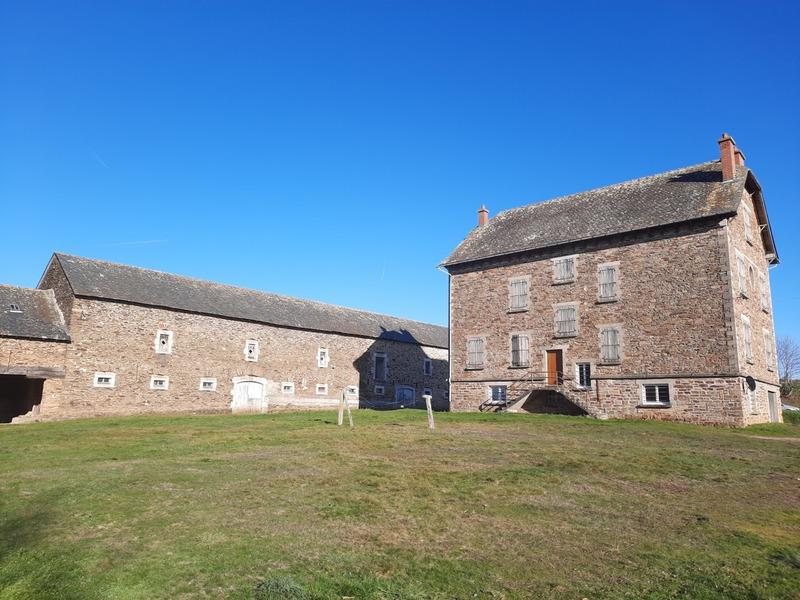 Corps de ferme - 240 m² - 7 pièces