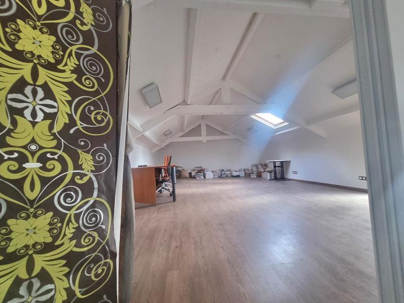 Maison - 241 m² - 11 pièces