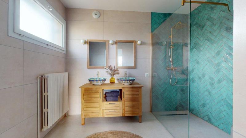 Maison - 225 m² - 8 pièces