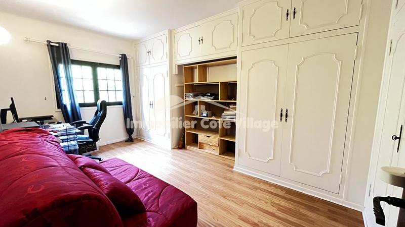 Propriété - 208 m² - 8 pièces