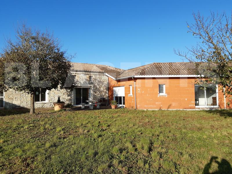 Maison en pierre - 469 m² - 10 pièces