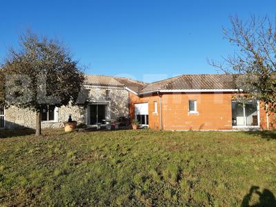 Maison en pierre - 469 m² - 10 pièces