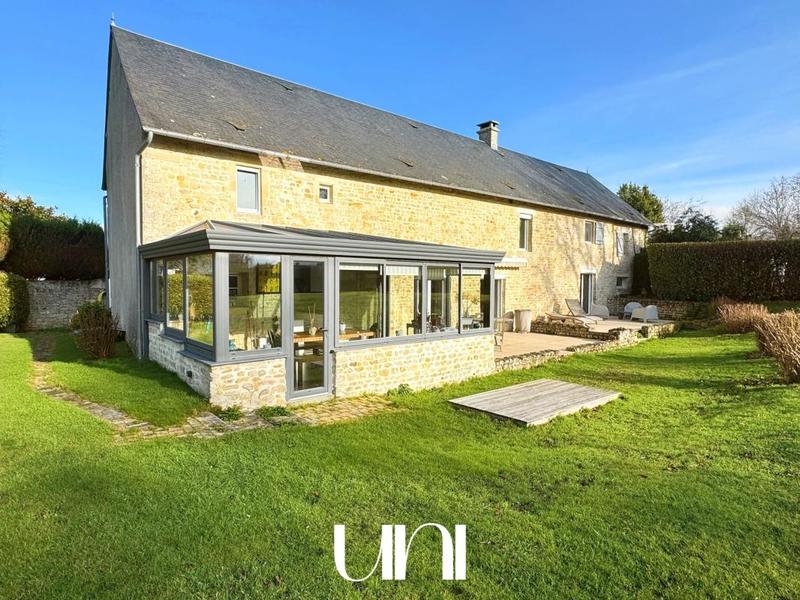 Maison - 220 m² - 5 pièces