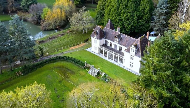 Château - 523 m² - 12 pièces