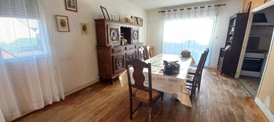 Maison - 168 m² - 9 pièces