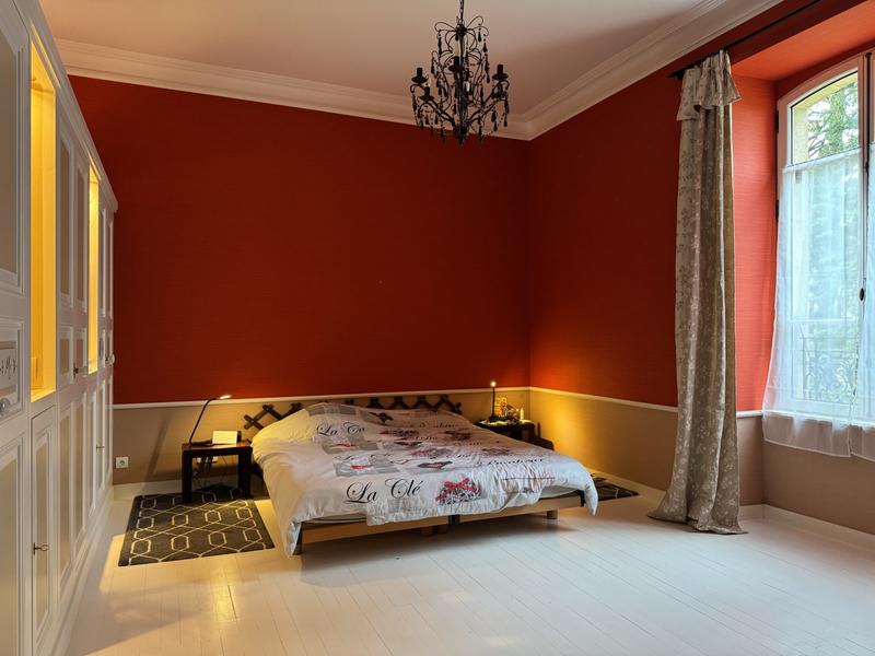 Maison - 250 m² - 8 pièces