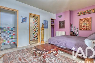 Maison - 575 m² - 15 pièces