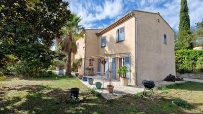 Maison - 205 m² - 7 pièces