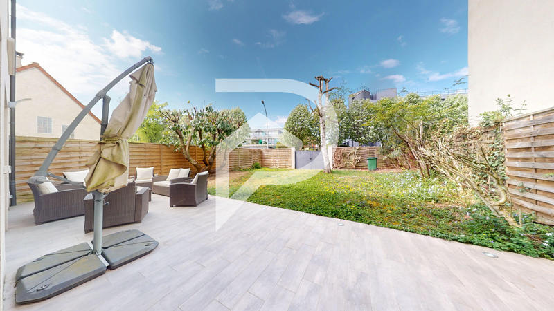 Maison - 235 m² - 8 pièces