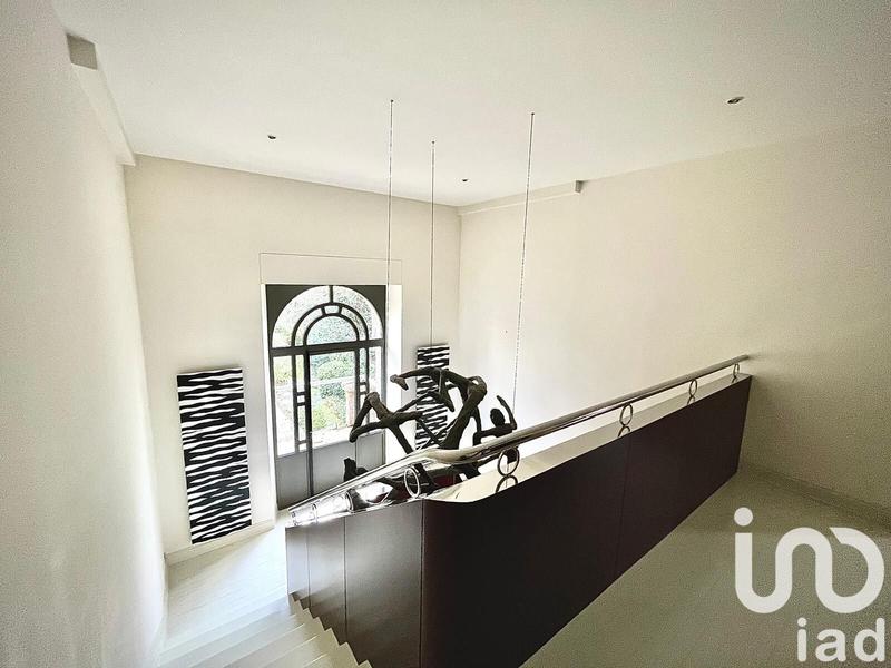 Maison - 360 m² - 13 pièces