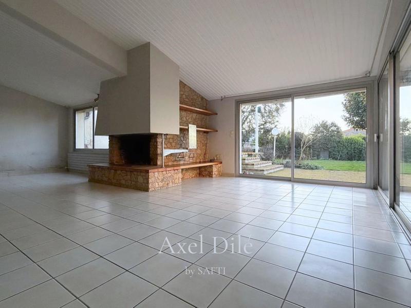 Maison - 214 m² - 8 pièces